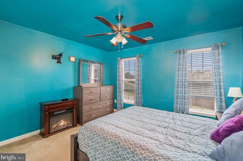 37 Louvain Dr, Hanover PA 17331-8696 exterior