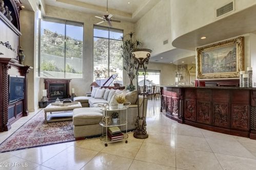 13841 Cyn Dr, Phoenix AZ 85016-2403 exterior