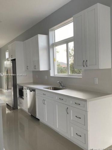 452 Fifer Ave, Fort Pierce FL  34953-3849 exterior