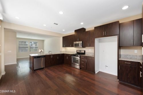 723 Forest Park Blvd, Oxnard CA 93036-5311 exterior