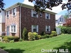 446 Corona Ave, Valley Stream, NY 11580-2663