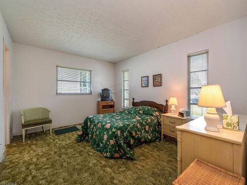 530 94 Ave, Naples FL 34108-2444 exterior