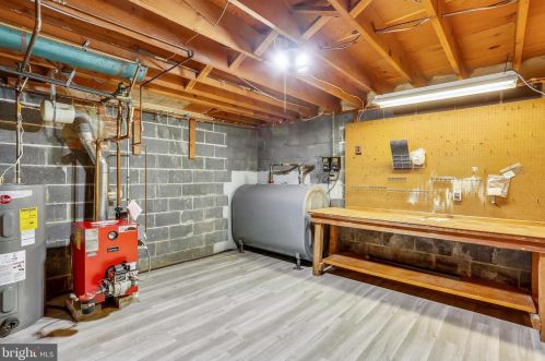 12908 Circle Dr, Rockville MD 20850-3717 exterior