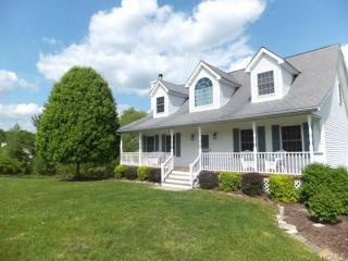 37 Charlotte Ln, Middletown, NY 10940-7387