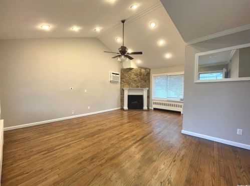 59 Lloyd Ave, Babylon NY  11703-2610 exterior