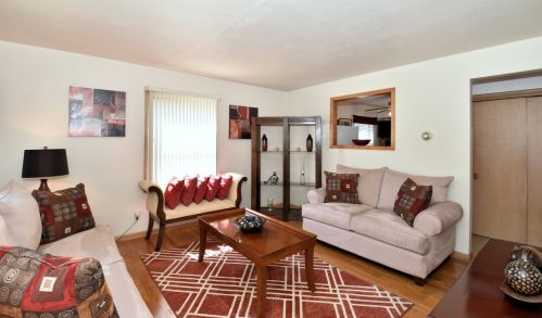 5827 68th St, Milwaukee, WI 53218-1809