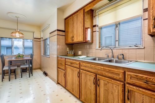 2186 Chesterland Ave, Cleveland OH 44107-6145 exterior