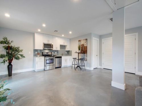 1101 Estes Ave, Austin TX  78721-2629 exterior