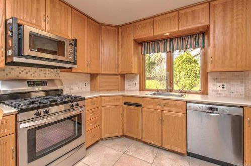 98 Hickory Rd, Briarcliff NY 10510-1221 exterior