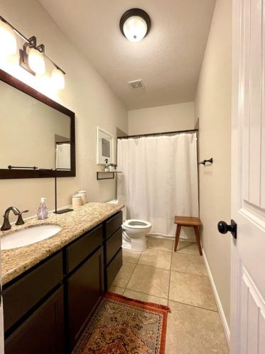 300 7th St, Hempstead TX  77445-4602 exterior