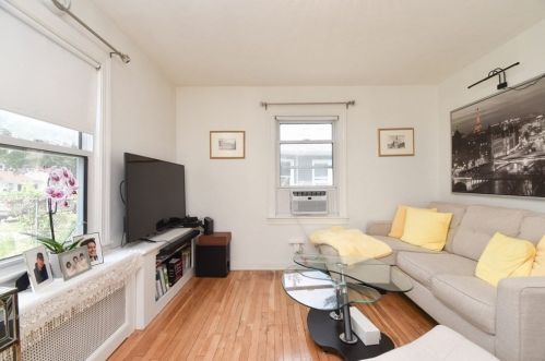 17 Waldorf St, Springfield MA 01109-1837 exterior