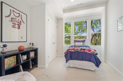 2125 Clifton Ave, Chicago IL  60614-4115 exterior