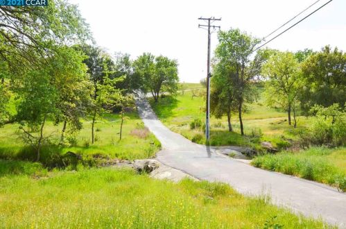 4644 Melody Dr, Concord CA  94521-5379 exterior