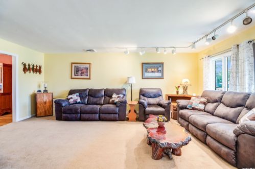 40 Kent Rd, Valley Stream NY 11580-3333 exterior