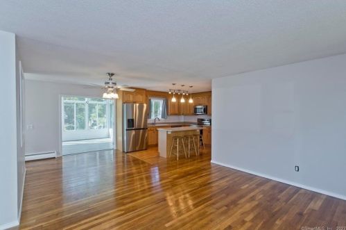 61 Arbor Rd, Enfield CT 06082-4204 exterior