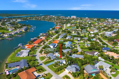 1602 Thumb Pt Dr, Fort Pierce FL 34949-3569 exterior