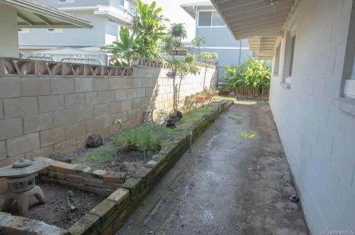 1347 Palolo Ave, Honolulu HI 96816-2528 exterior