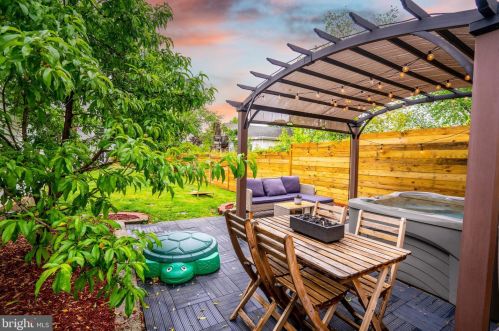 2813 Memorial St, Alexandria VA  22306-1743 exterior