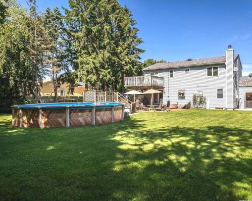 1638 Louis Kossuth Ave, Bohemia NY 11716-1514 exterior