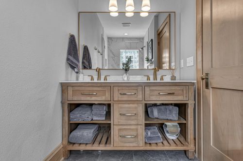 1411 Potter Ave, Milwaukee WI 53207-2115 exterior