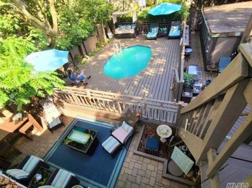 79 Berry St, Valley Stream NY 11580-3430 exterior