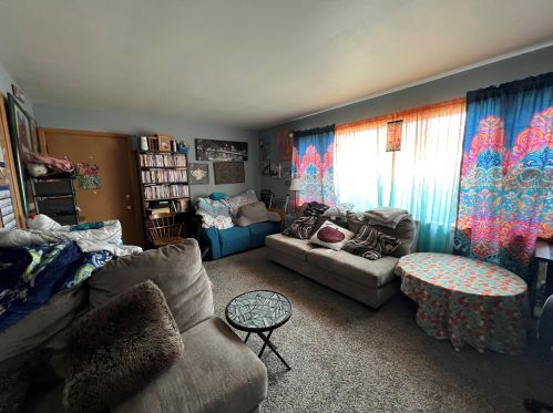 4174 92nd St, Milwaukee, WI 53222-2132