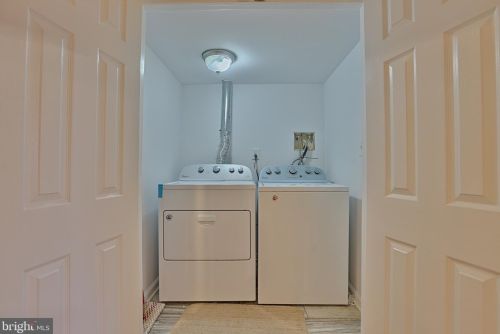 366 Beaghan Dr, Glen Burnie MD 21060-8238 exterior