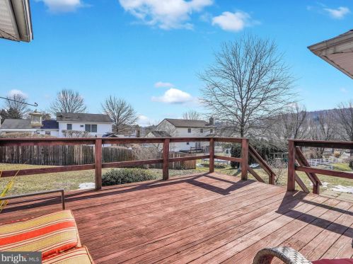 106 Cross Creek Dr, Primrose PA 17901-8727 exterior